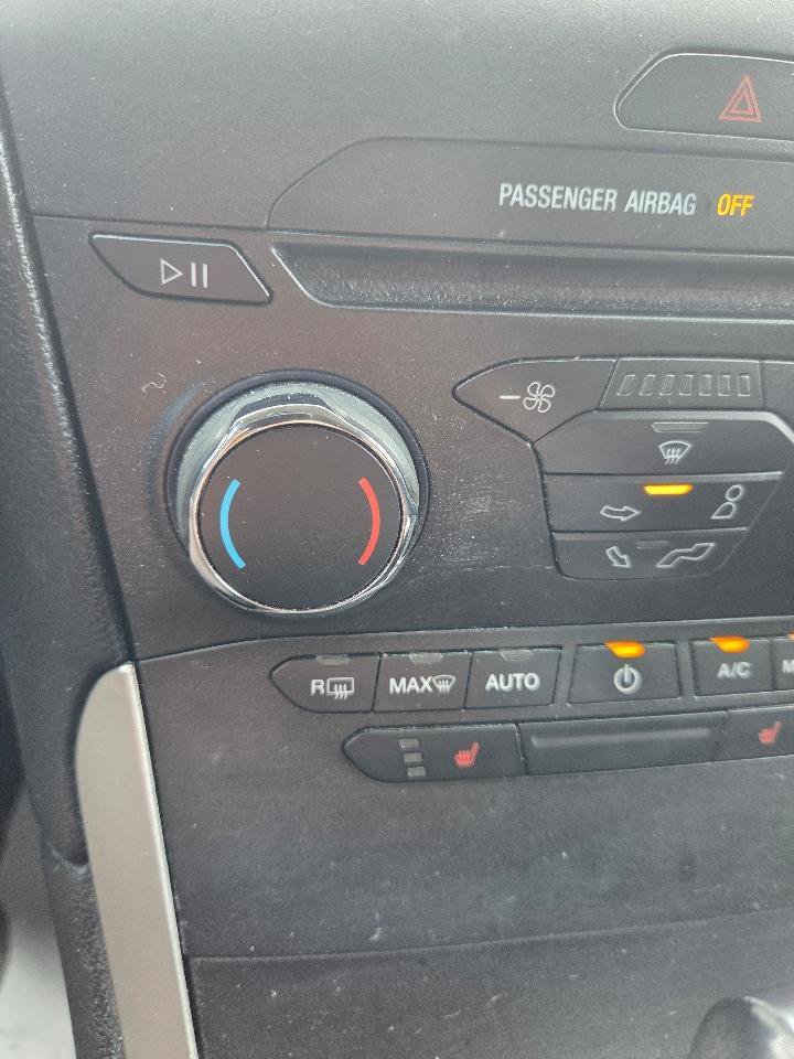 Used 2015 Ford Edge SEL FWD image 29