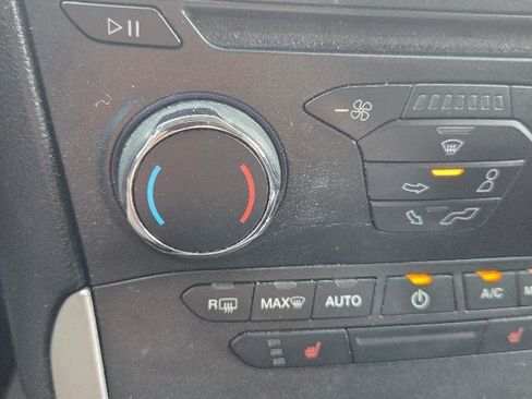 Used 2015 Ford Edge SEL FWD image 29