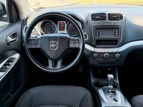 Used 2020 Dodge Journey SE w/ Blacktop Package FWD image 11