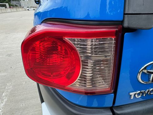 Used 2007 Toyota FJ Cruiser 4WD image 16