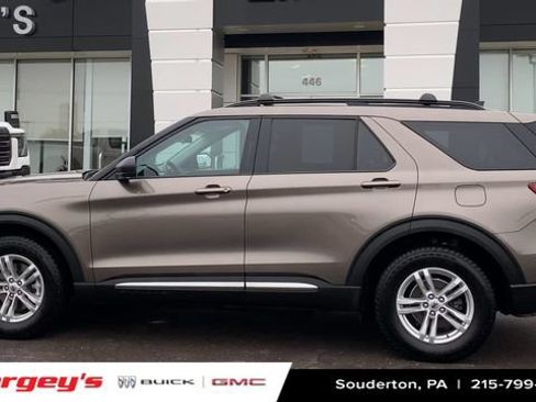 Used 2021 Ford Explorer XLT w/ Class III Trailer Tow Package AWD/4WD image 6