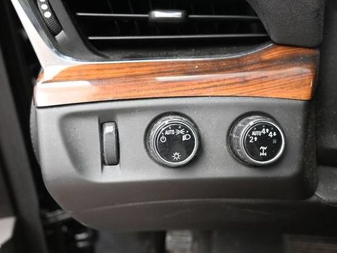 Used 2017 Cadillac Escalade Luxury AWD/4WD image 18