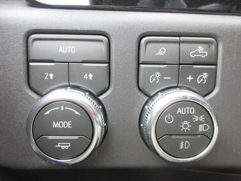 New 2026 GMC Sierra 1500 SLT w/ SLT Premium Package AWD/4WD image 17