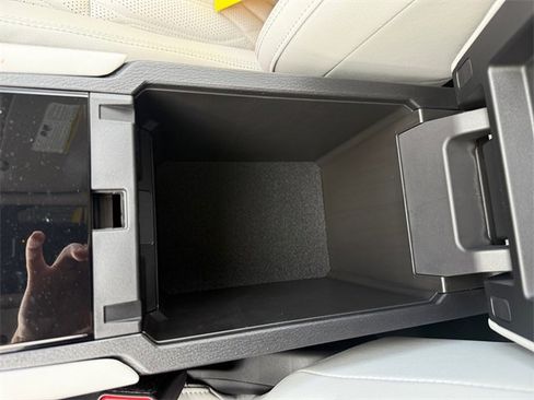 New 2025 Mitsubishi Outlander SEL image 23