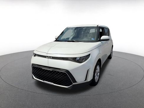 Used 2025 Kia Soul LX w/ LX Technology Package FWD image 7