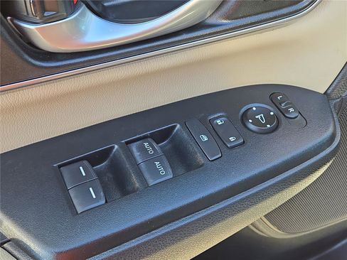 Used 2018 Honda CR-V Touring image 14
