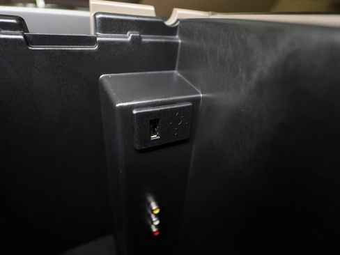 Used 2014 Nissan Armada SV image 55