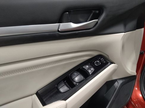 Used 2022 Nissan Altima 2.5 SV w/ SV Premium Package image 27