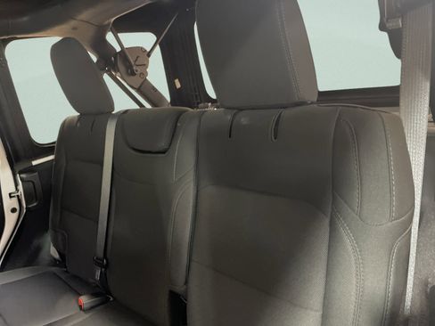 Used 2022 Jeep Wrangler Unlimited Sport image 11