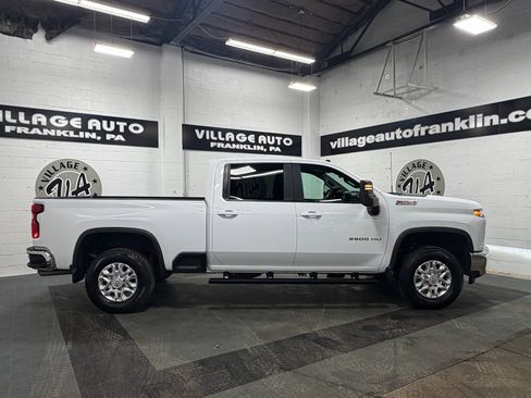 Used 2022 Chevrolet Silverado 2500 LT w/ Convenience Package image 2