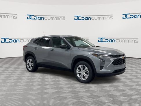 New 2026 Chevrolet Trax LS image 2