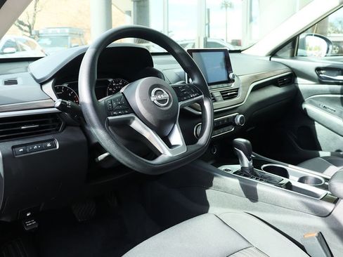 Used 2024 Nissan Altima 2.5 SV image 39