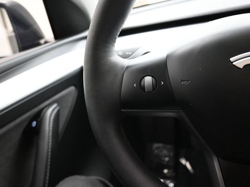 Used 2025 Tesla Model Y Long Range image 24