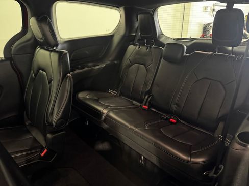 Used 2025 Chrysler Pacifica Select FWD image 17
