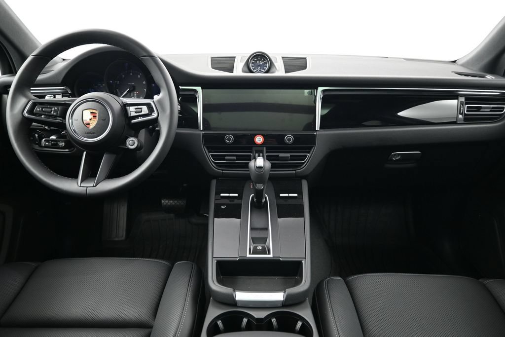 Certified 2026 Porsche Macan AWD/4WD image 9