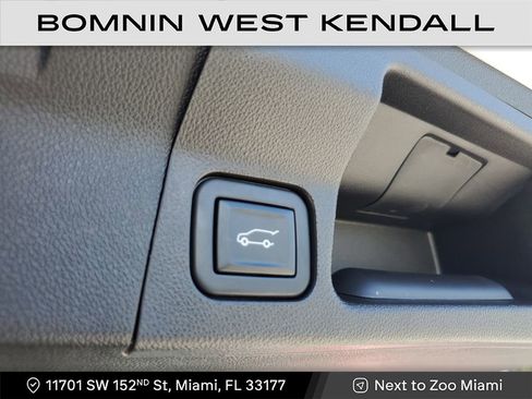 Used 2022 GMC Acadia SLE w/ Driver Convenience Package image 13