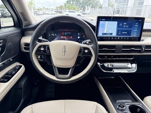 New 2026 Lincoln Corsair Premiere image 17