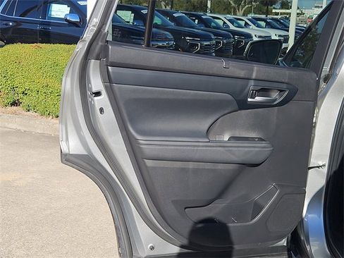 Used 2024 Toyota Highlander XLE image 13