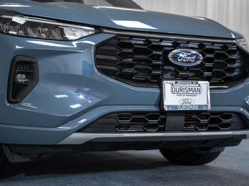 Certified 2023 Ford Escape ST-Line Select w/ Tech Pack #2 image 11