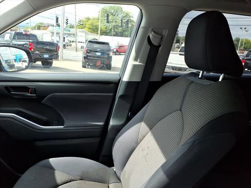 Used 2023 Toyota Highlander LE image 31