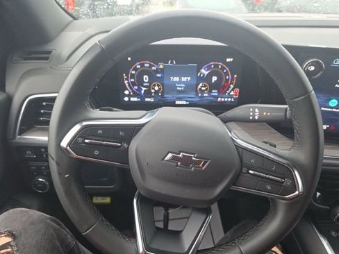 Used 2025 Chevrolet Suburban Z71 AWD/4WD image 11