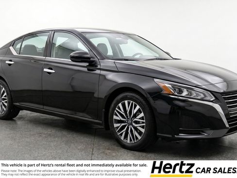 Used 2025 Nissan Altima 2.5 SV FWD image 1