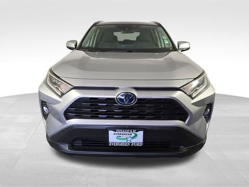 Used 2021 Toyota RAV4 XLE w/ Convenience Package AWD/4WD image 2