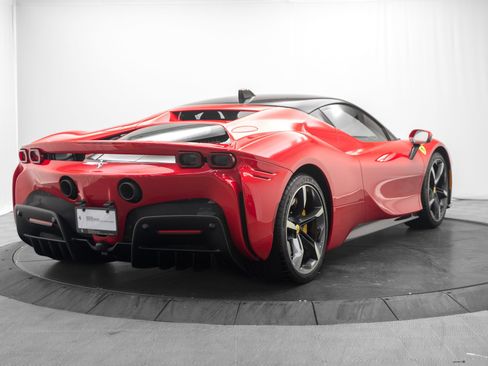 Used 2022 Ferrari SF90 Stradale AWD/4WD image 3