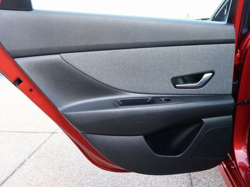 Certified 2022 Hyundai Elantra Limited image 17