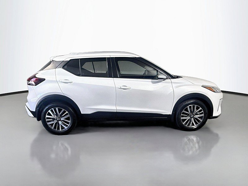 Used 2023 Nissan Kicks SV FWD image 8