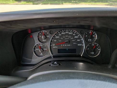 Used 2025 Chevrolet Express 2500 w/ Driver Convenience Package RWD image 15