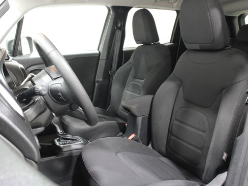 Used 2019 Jeep Renegade Latitude w/ Popular Equipment Group image 5