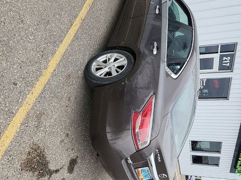 Used 2014 Nissan Altima 2.5 SL w/ Moonroof Package FWD image 4