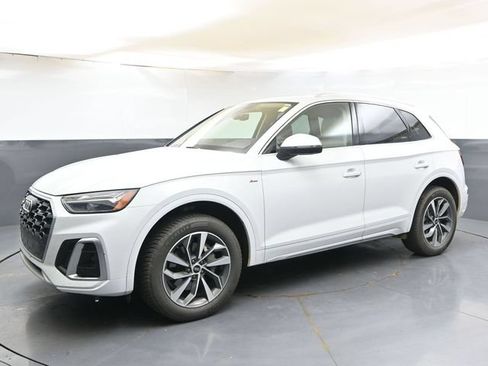 Used 2023 Audi Q5 2.0T Premium Plus w/ Premium Plus Package AWD/4WD image 2