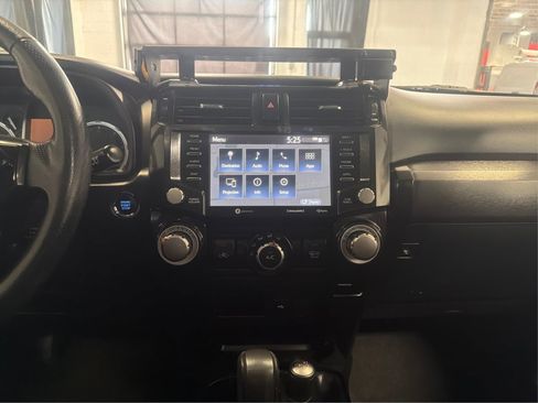 Used 2020 Toyota 4Runner Venture w/ Moonroof Package AWD/4WD image 17