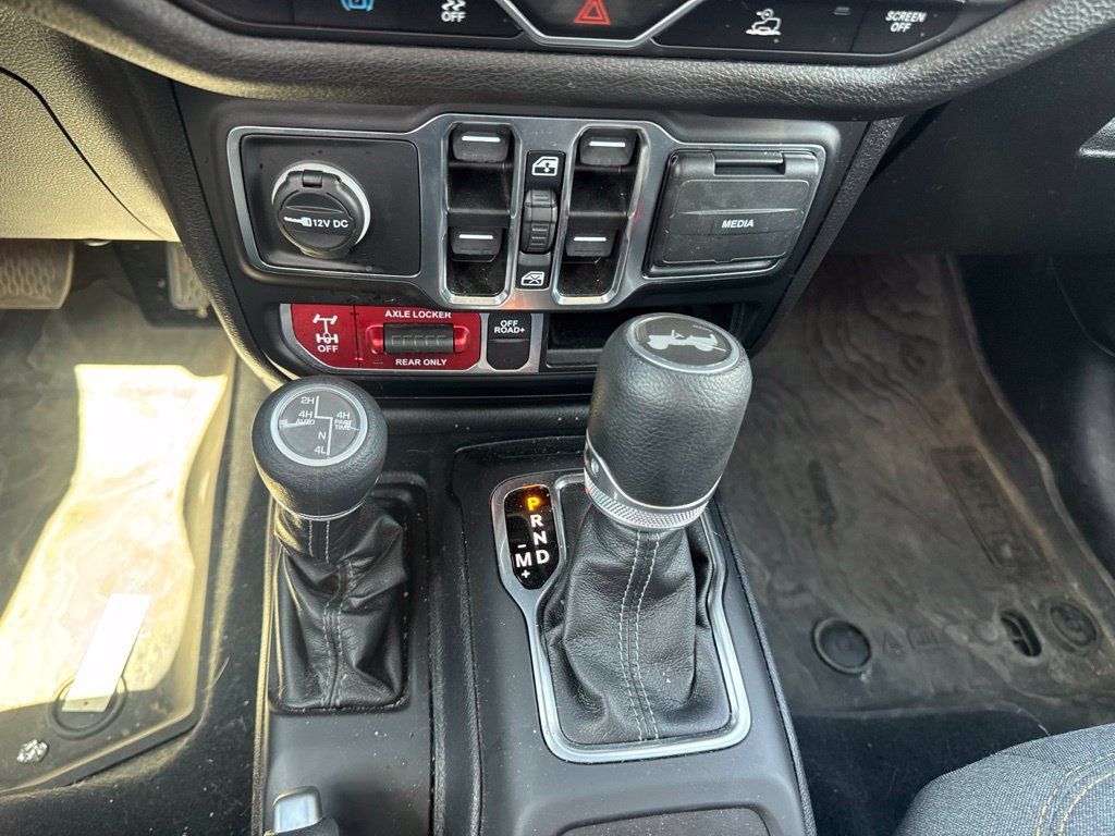 Used 2024 Jeep Wrangler Unlimited AWD/4WD image 23