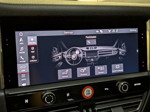 Certified 2026 Porsche Macan AWD/4WD image 38