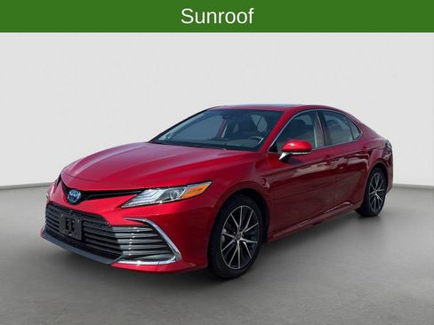 Used 2024 Toyota Camry XLE w/ Navigation Package FWD image 1
