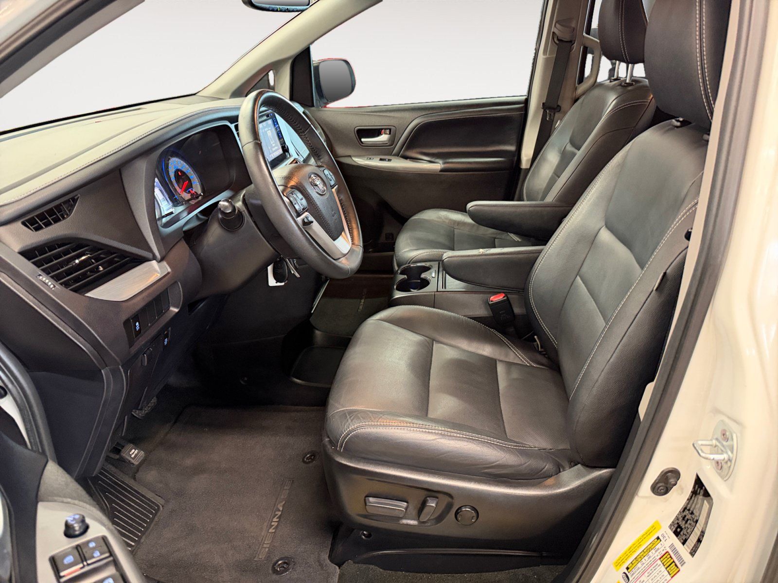Used 2017 Toyota Sienna SE FWD image 22