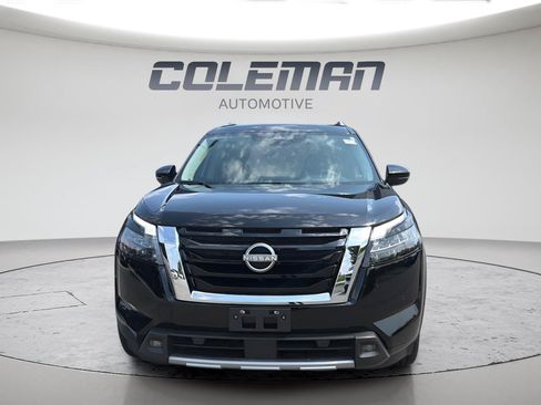 Used 2025 Nissan Pathfinder Platinum AWD/4WD image 2