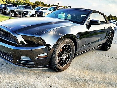 Used 2013 Ford Mustang Premium RWD image 5