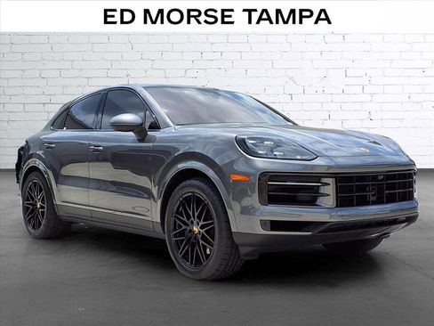 Used 2024 Porsche Cayenne Coupe AWD/4WD image 5