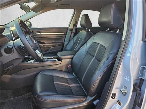 Used 2025 Nissan Altima 2.5 SR FWD image 17