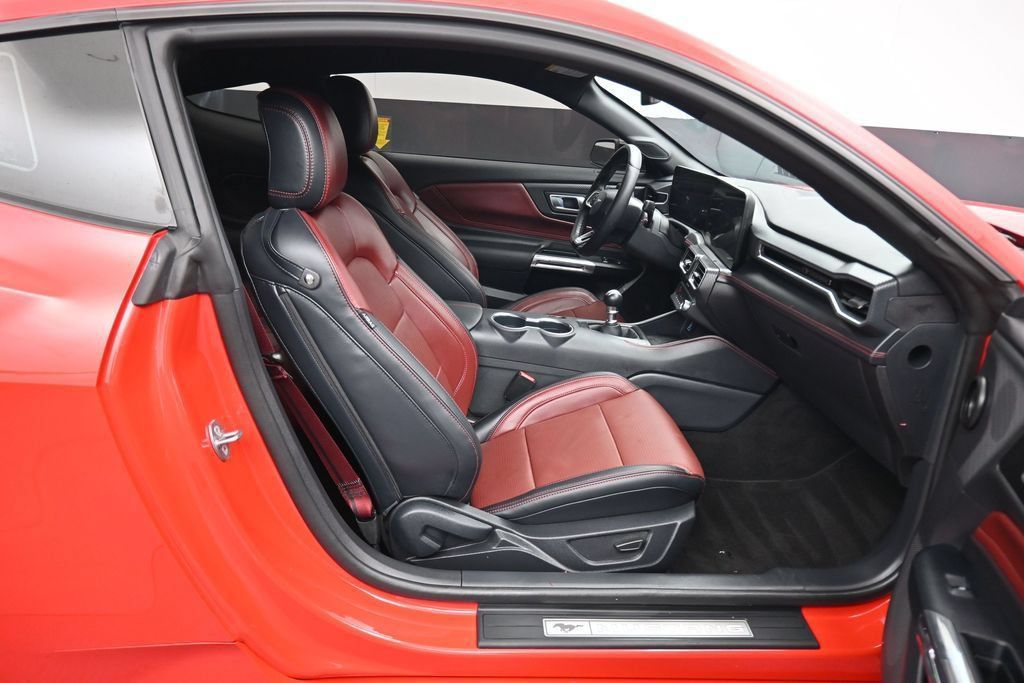 Used 2025 Ford Mustang GT Premium RWD image 36
