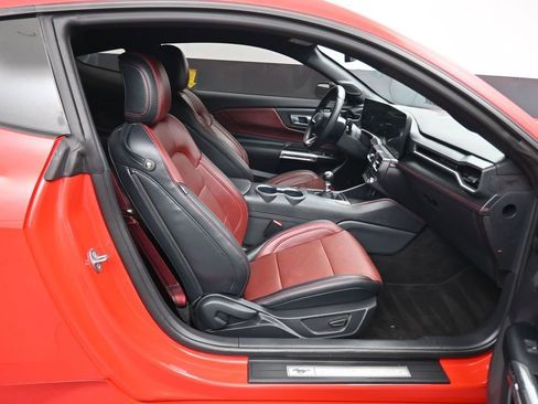 Used 2025 Ford Mustang GT Premium RWD image 36