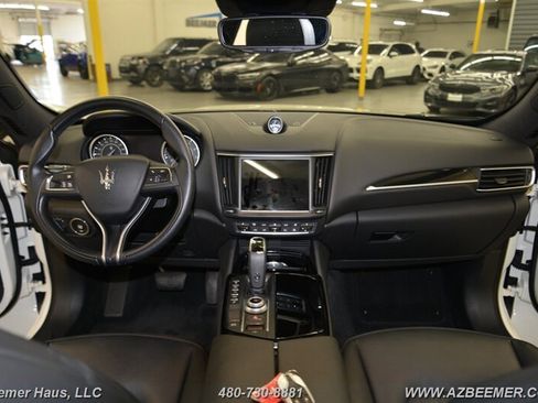 Used 2021 Maserati Levante image 14