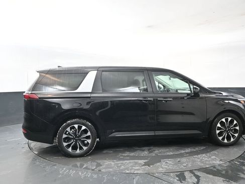 Used 2024 Kia Carnival EX image 6