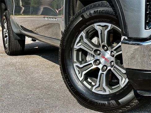 Used 2025 GMC Sierra 1500 SLT image 2