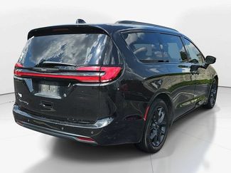 Used 2022 Chrysler Pacifica Touring-L w/ S Appearance Package FWD video 3