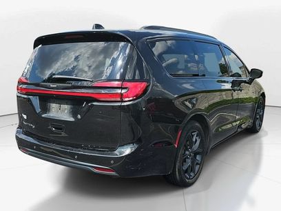 Used 2022 Chrysler Pacifica Touring-L w/ S Appearance Package